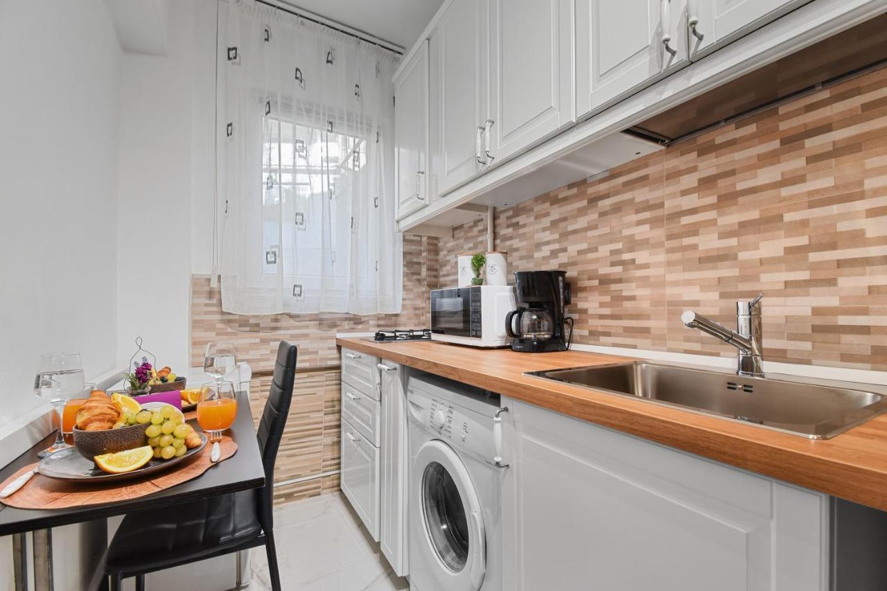 Central Studio Emerald Apartment Bucharest Exterior photo